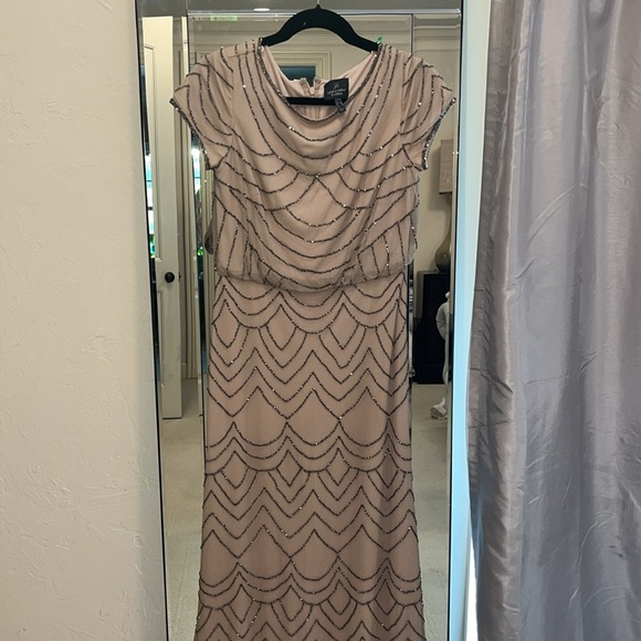 ADRIANNA PAPELL / SIZE 4 / no flaws - Picture 2 of 8